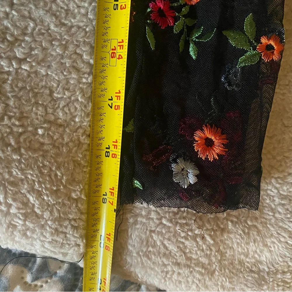 Urban Outfitters (UO) Red Floral Embroidered Sheer Long Sleeve Tee Size S - M - Picture 6 of 7